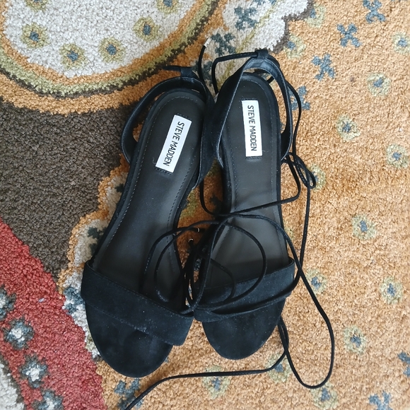 STEVE MADDEN BLACK SUEDE SHOE - Picture 4 of 11